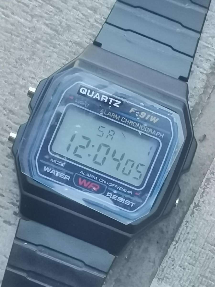 MENS CASIO F-91W DIGITAL ALARM CHRONOGRAPH WATCH IN EXCELLENT WORKING CONDITION - AS NEW