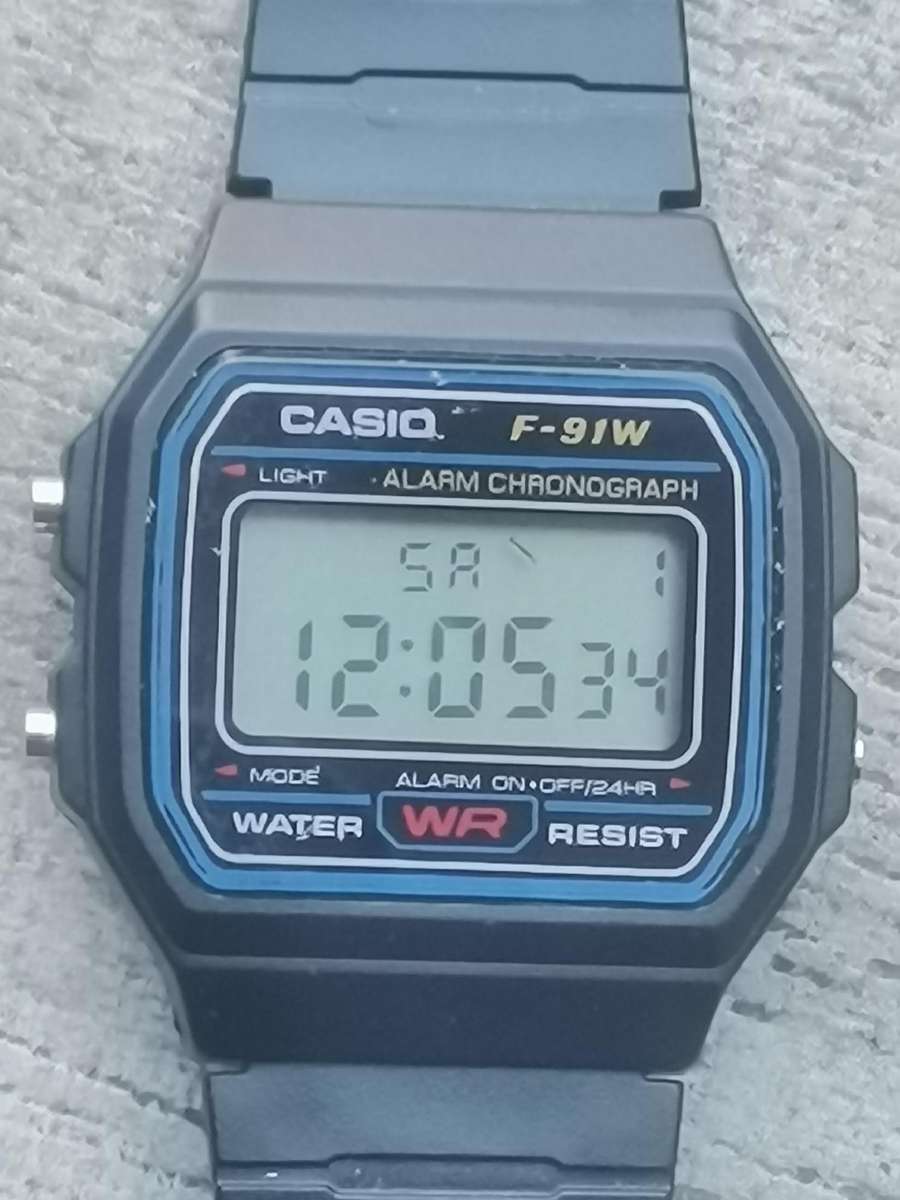 MENS CASIO F-91W DIGITAL ALARM CHRONOGRAPH WATCH IN EXCELLENT WORKING CONDITION - AS NEW