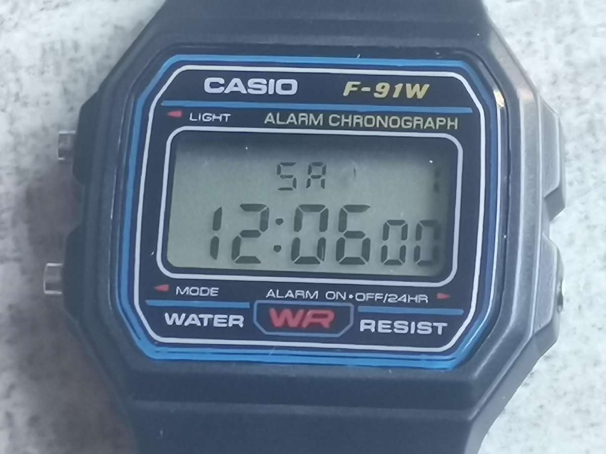 MENS CASIO F-91W DIGITAL ALARM CHRONOGRAPH WATCH IN EXCELLENT WORKING CONDITION - AS NEW