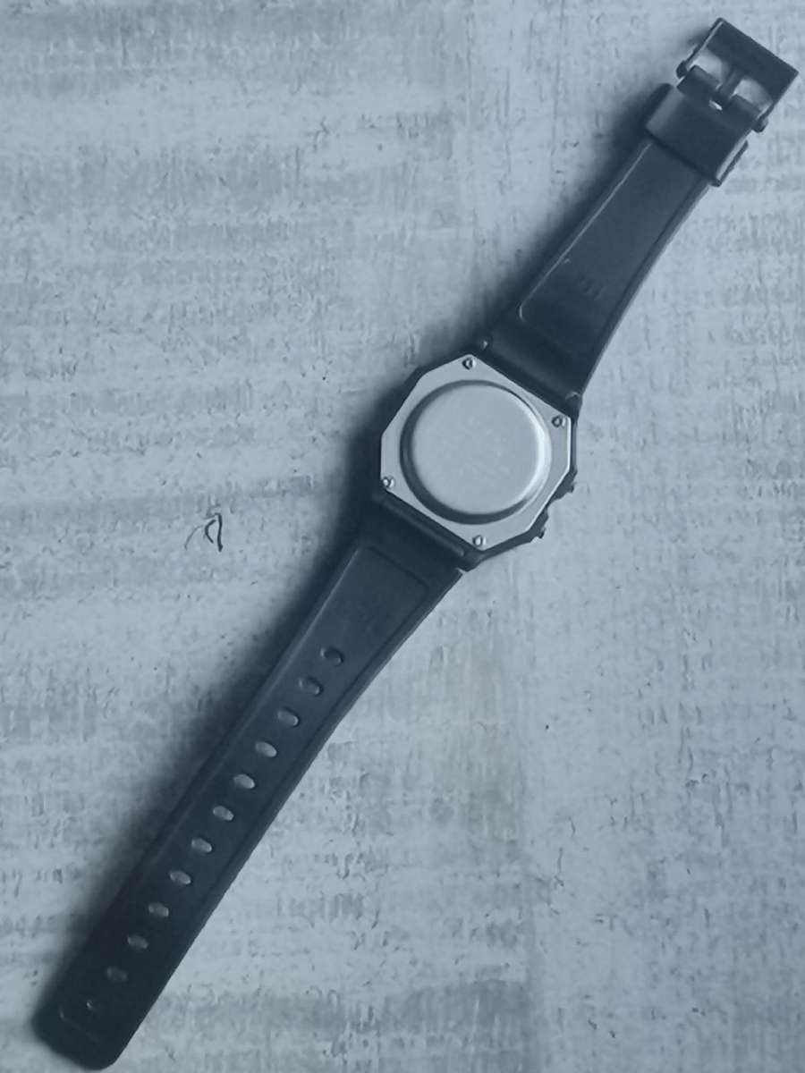 MENS CASIO F-91W DIGITAL ALARM CHRONOGRAPH WATCH IN EXCELLENT WORKING CONDITION - AS NEW