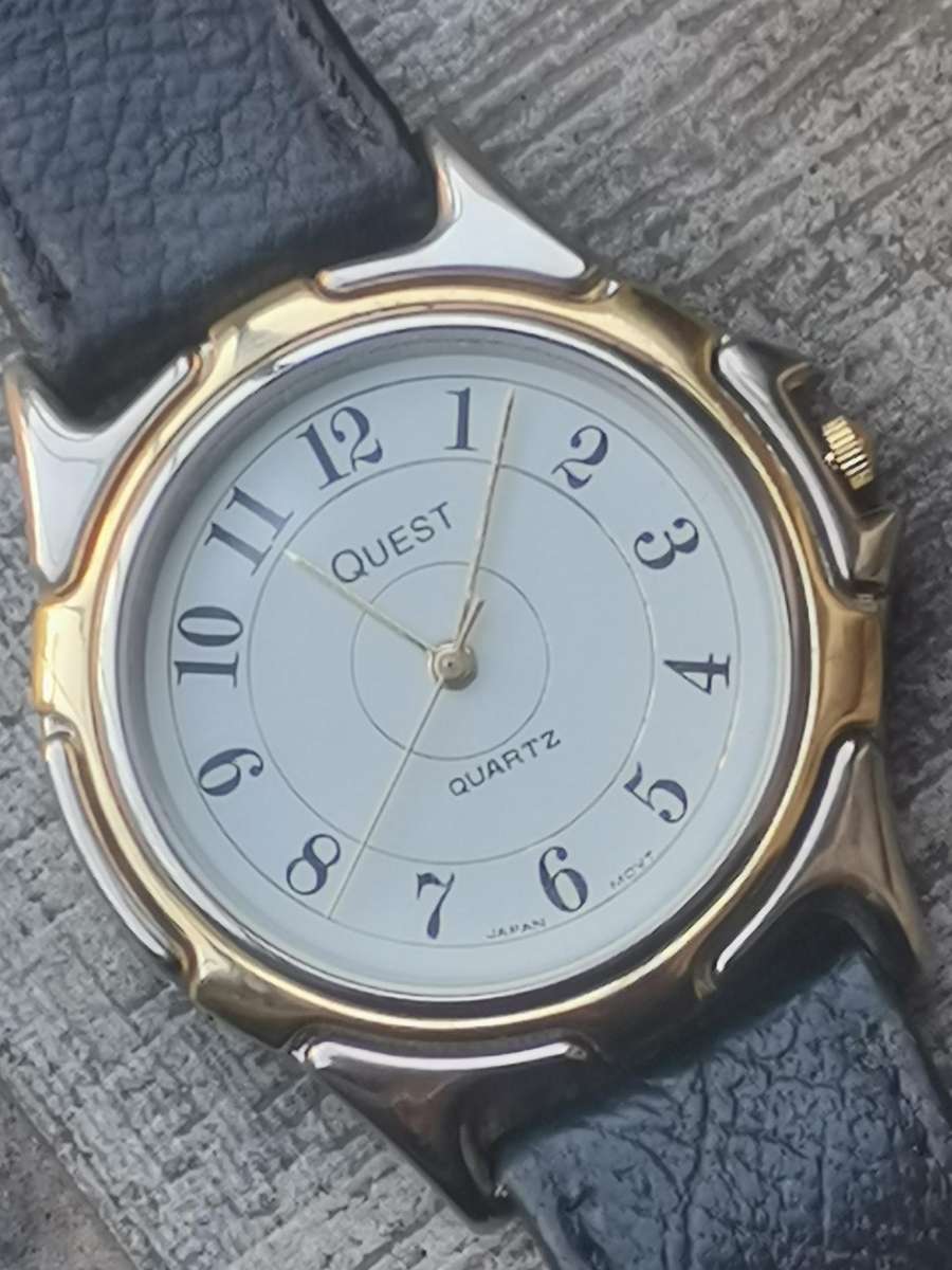 MENS QUEST 2 TONE WATCH IN EXCELLENT WORKING CONDITION