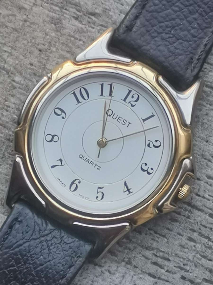 MENS QUEST 2 TONE WATCH IN EXCELLENT WORKING CONDITION