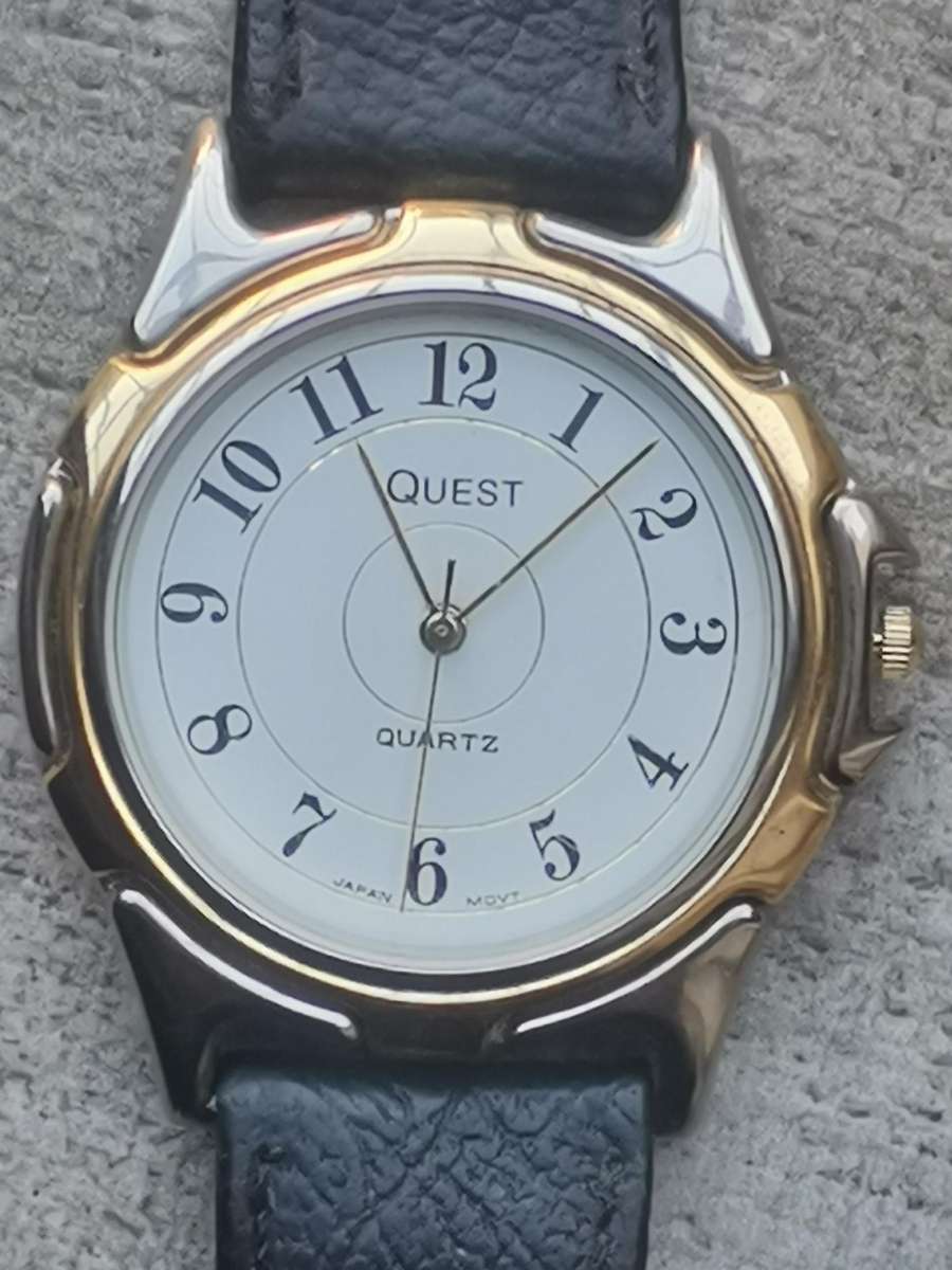 MENS QUEST 2 TONE WATCH IN EXCELLENT WORKING CONDITION