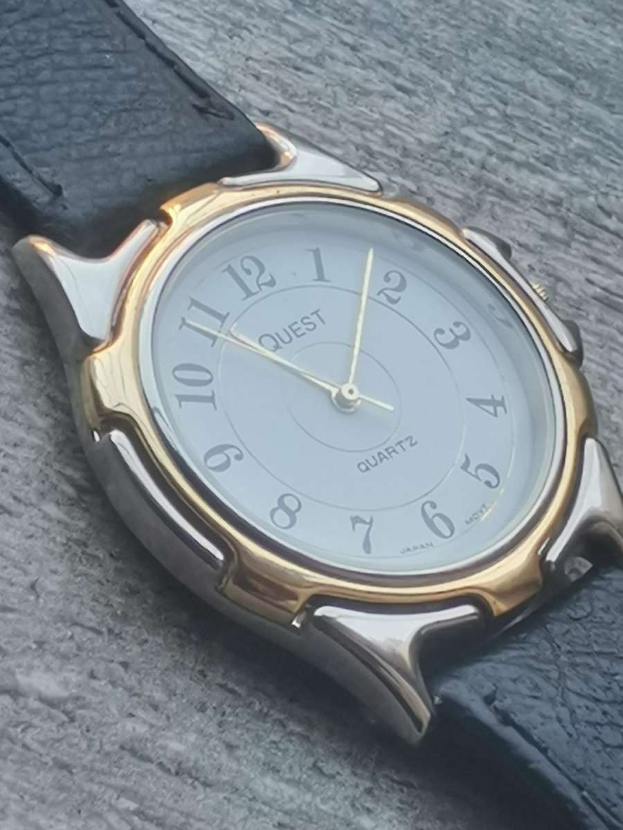 MENS QUEST 2 TONE WATCH IN EXCELLENT WORKING CONDITION