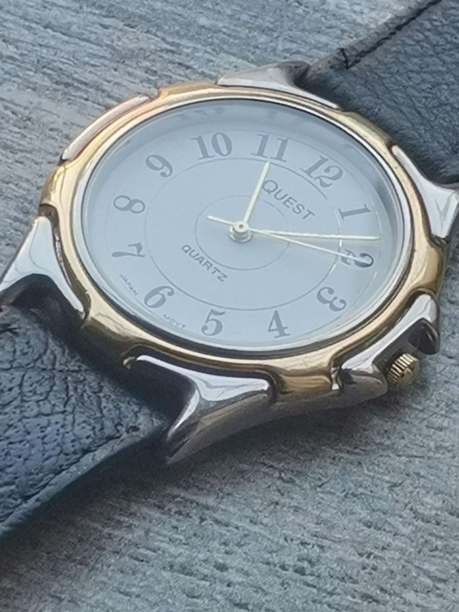 MENS QUEST 2 TONE WATCH IN EXCELLENT WORKING CONDITION