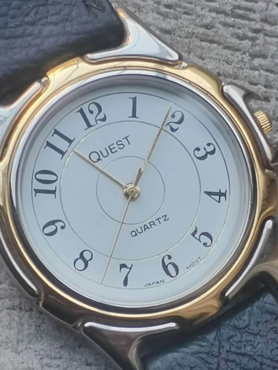 MENS QUEST 2 TONE WATCH IN EXCELLENT WORKING CONDITION