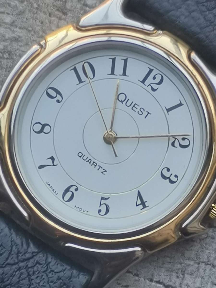 MENS QUEST 2 TONE WATCH IN EXCELLENT WORKING CONDITION