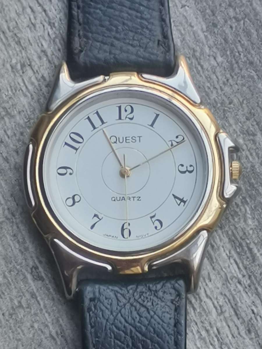 MENS QUEST 2 TONE WATCH IN EXCELLENT WORKING CONDITION