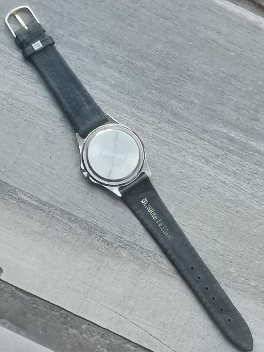 MENS QUEST 2 TONE WATCH IN EXCELLENT WORKING CONDITION