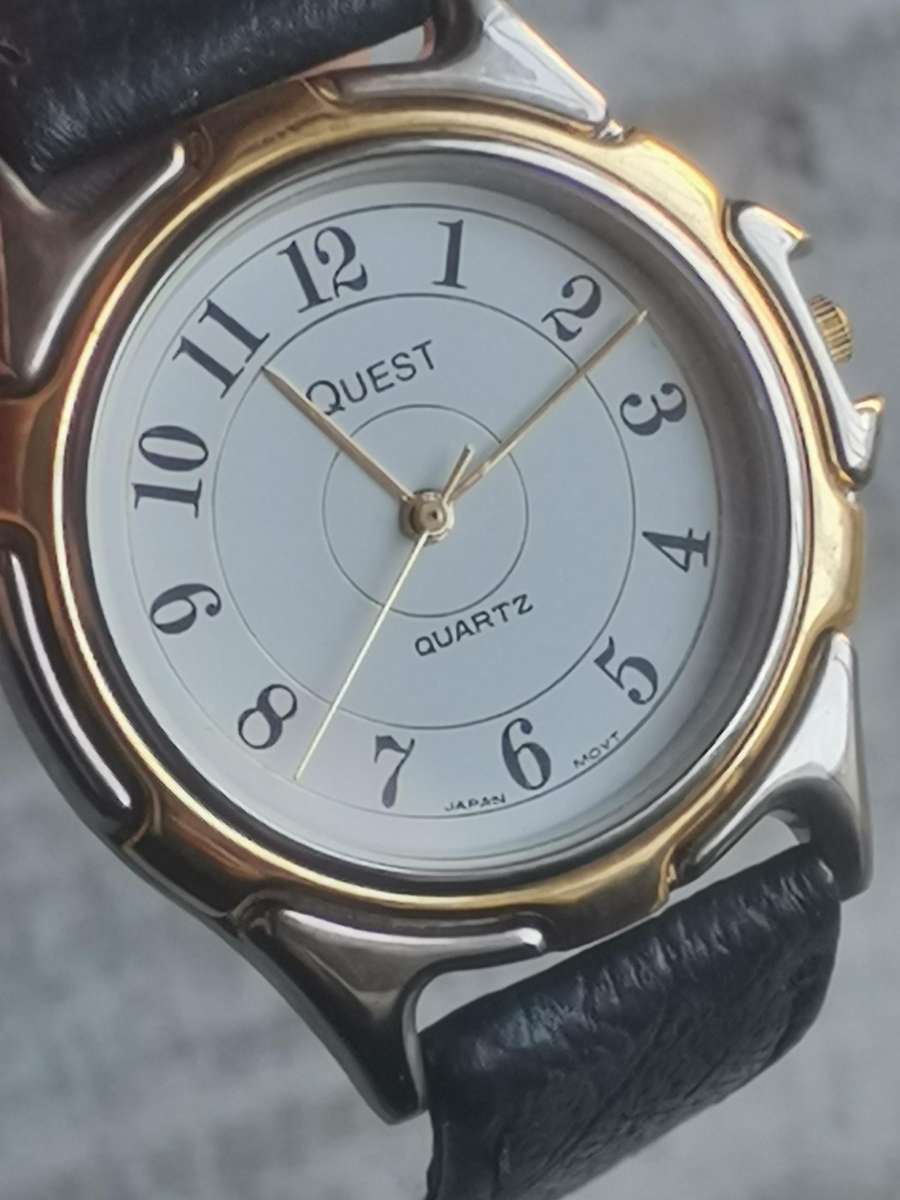 MENS QUEST 2 TONE WATCH IN EXCELLENT WORKING CONDITION