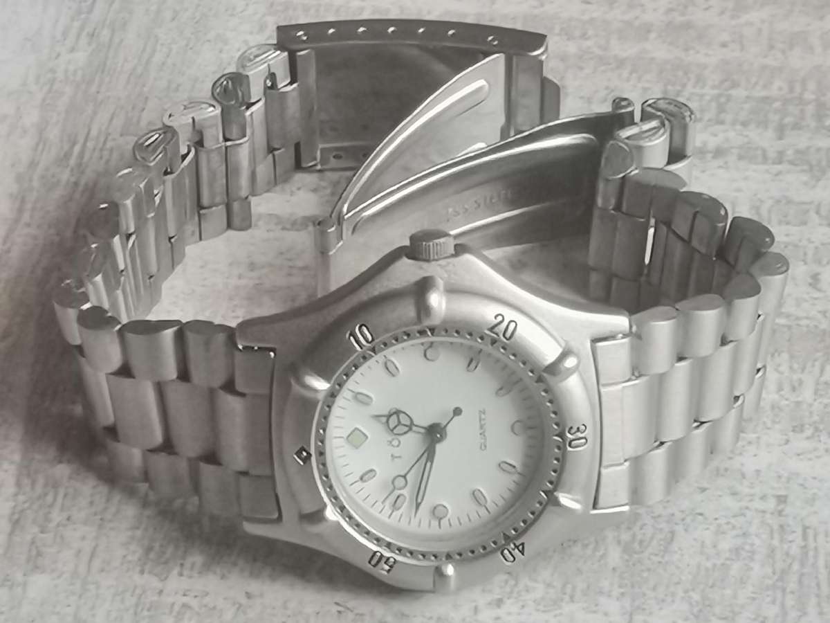 LADIES TORQ STAINLESS STEEL WATCH WITH ROTATING BEZEL IN EXCELLENT WORKING CONDITION