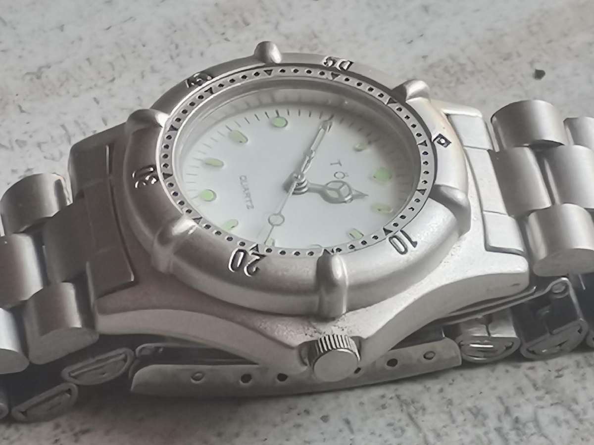 LADIES TORQ STAINLESS STEEL WATCH WITH ROTATING BEZEL IN EXCELLENT WORKING CONDITION