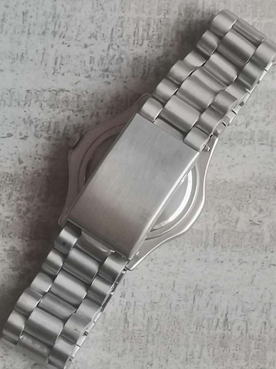 LADIES TORQ STAINLESS STEEL WATCH WITH ROTATING BEZEL IN EXCELLENT WORKING CONDITION