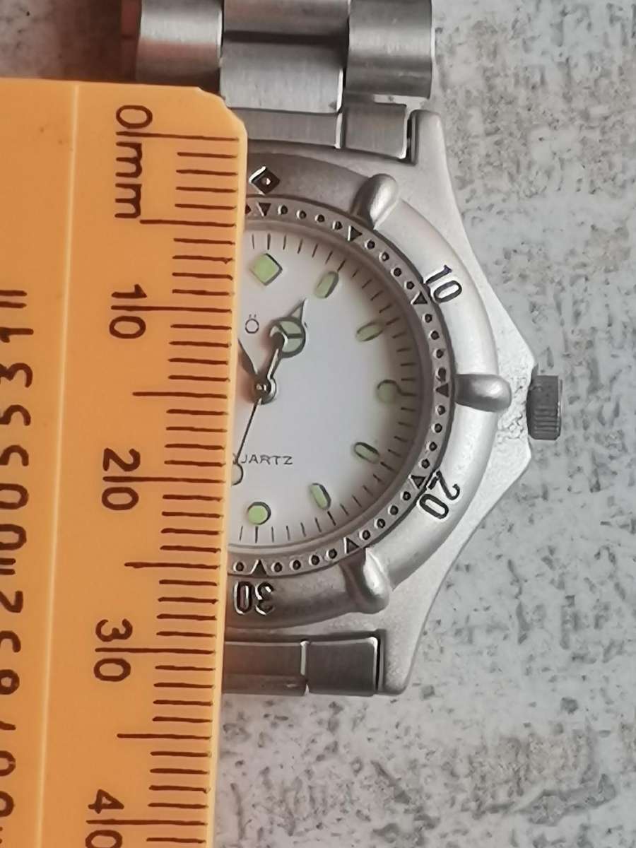 LADIES TORQ STAINLESS STEEL WATCH WITH ROTATING BEZEL IN EXCELLENT WORKING CONDITION