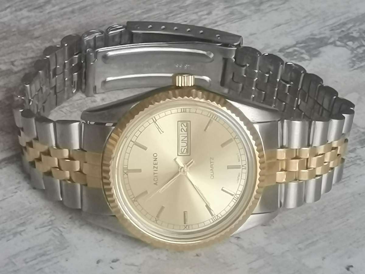 MENS VINTAGE ACITIZENO QUARTZ WATCH IN EXCELLENT WORKING CONDITION