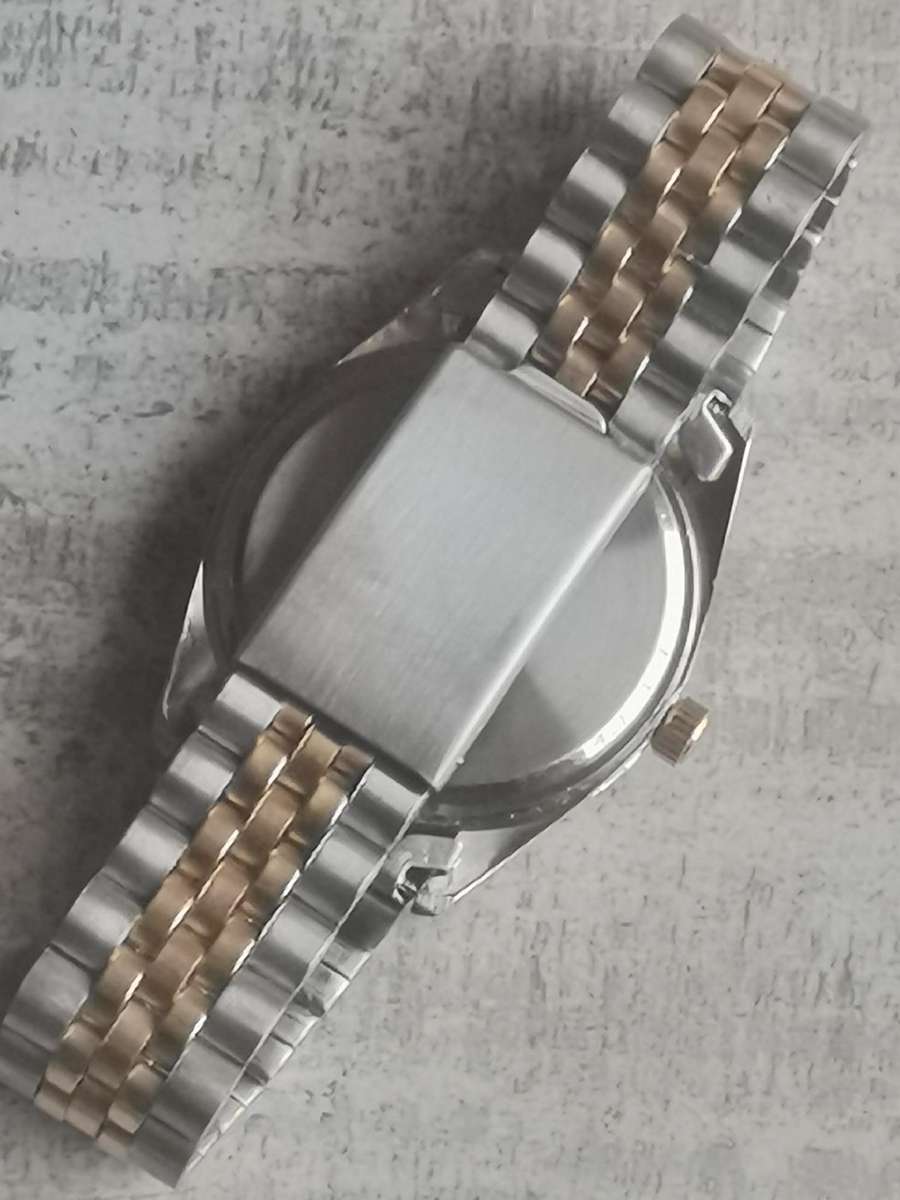 MENS VINTAGE ACITIZENO QUARTZ WATCH IN EXCELLENT WORKING CONDITION