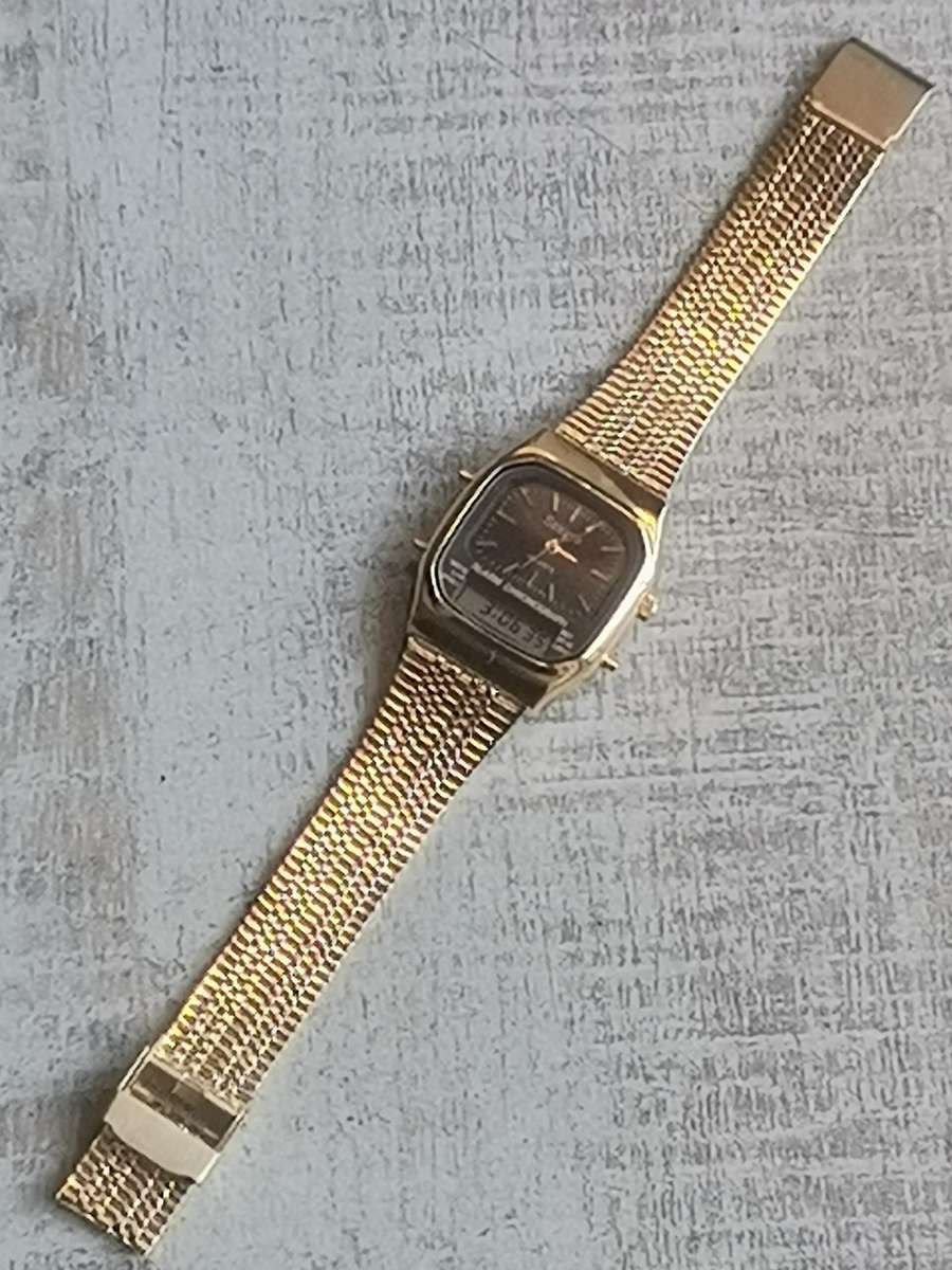 VINTAGE MENS SAKYNO ANALOG/DIGITAL GOLD CHRONOGRAPH WATCH IN EXCELLENT WORKING COND - OLD NEW STOCK