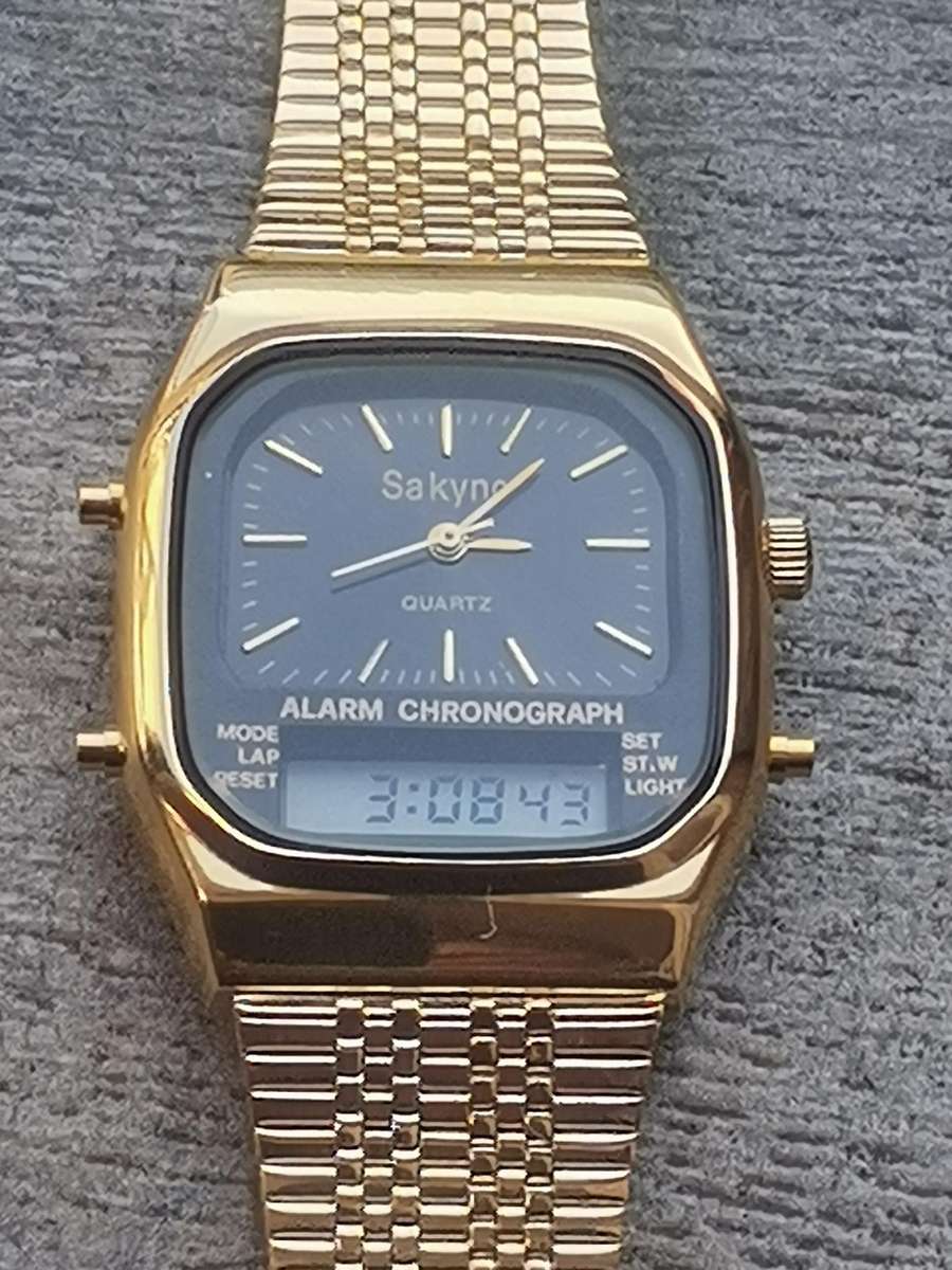 VINTAGE MENS SAKYNO ANALOG/DIGITAL GOLD CHRONOGRAPH WATCH IN EXCELLENT WORKING COND - OLD NEW STOCK