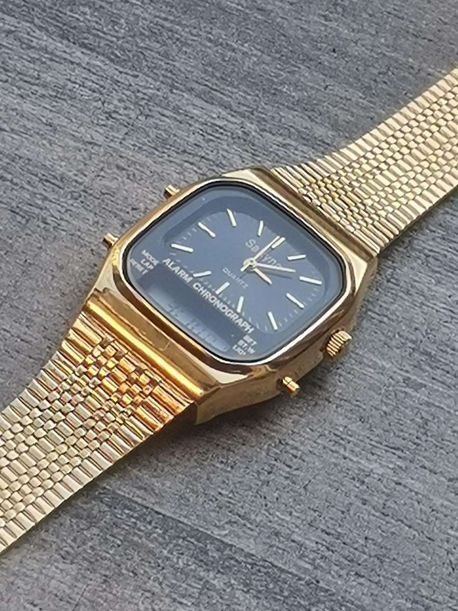 VINTAGE MENS SAKYNO ANALOG/DIGITAL GOLD CHRONOGRAPH WATCH IN EXCELLENT WORKING COND - OLD NEW STOCK