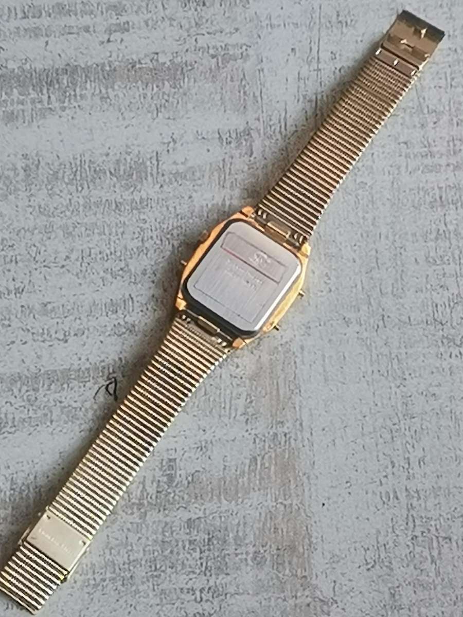 VINTAGE MENS SAKYNO ANALOG/DIGITAL GOLD CHRONOGRAPH WATCH IN EXCELLENT WORKING COND - OLD NEW STOCK