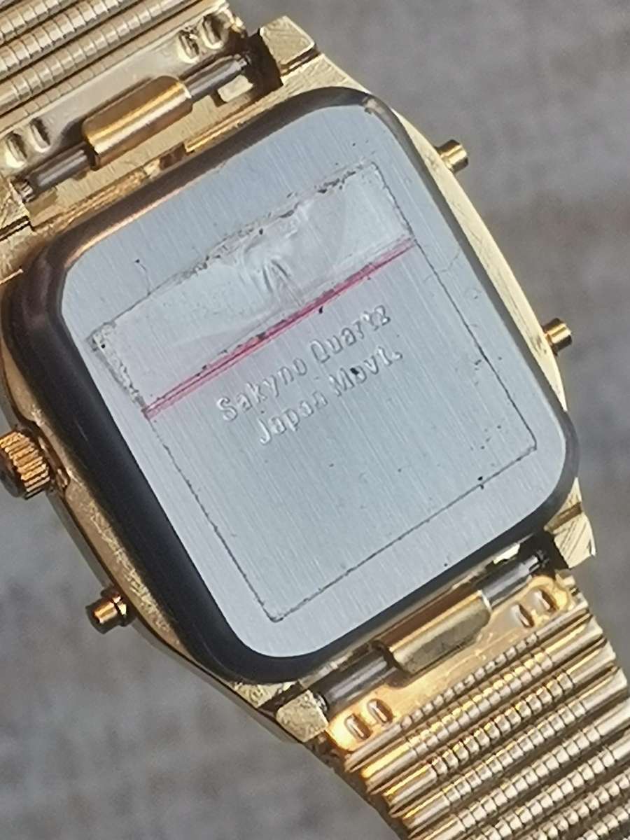 VINTAGE MENS SAKYNO ANALOG/DIGITAL GOLD CHRONOGRAPH WATCH IN EXCELLENT WORKING COND - OLD NEW STOCK