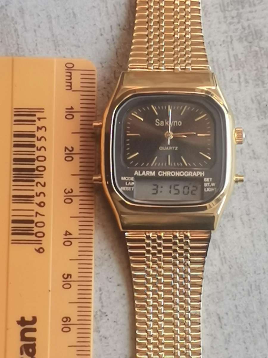 VINTAGE MENS SAKYNO ANALOG/DIGITAL GOLD CHRONOGRAPH WATCH IN EXCELLENT WORKING COND - OLD NEW STOCK