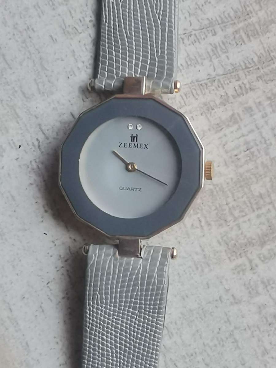 LADIES ZEEMEX WATCH IN EXCELLENT WORKING CONDITION