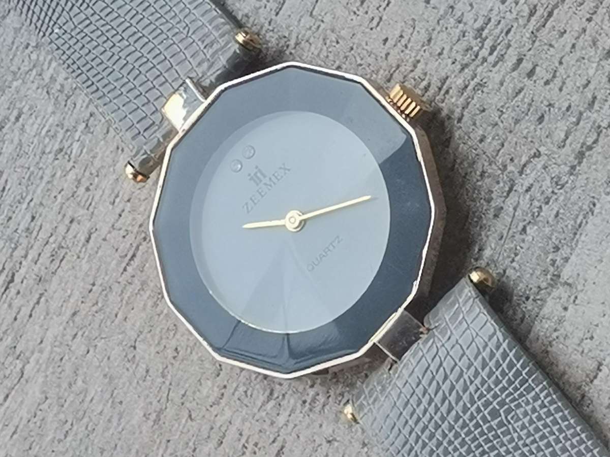 LADIES ZEEMEX WATCH IN EXCELLENT WORKING CONDITION
