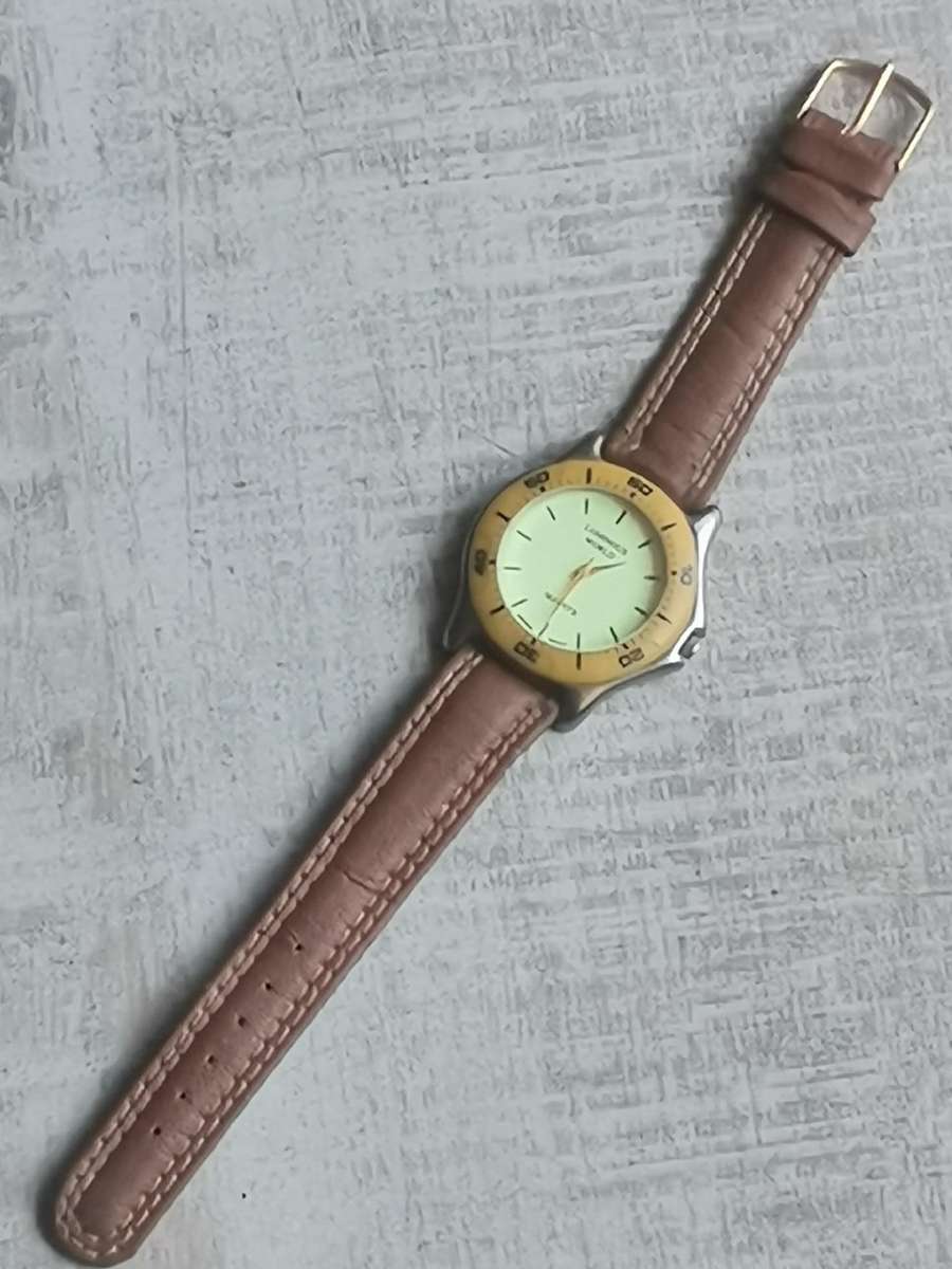 MENS QUARTZ WATCH WITH ROTATING BEZEL IN EXCELLENT WORKING CONDITION