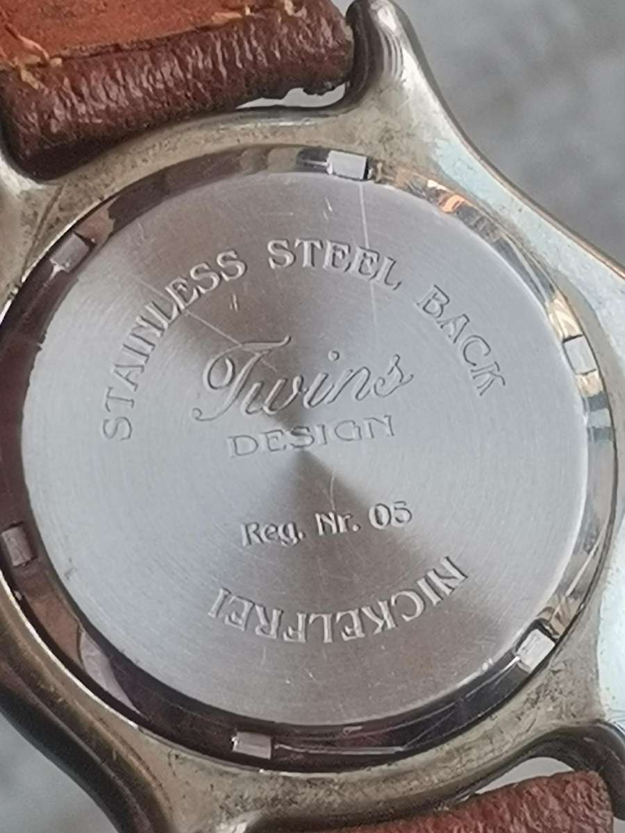 MENS QUARTZ WATCH WITH ROTATING BEZEL IN EXCELLENT WORKING CONDITION