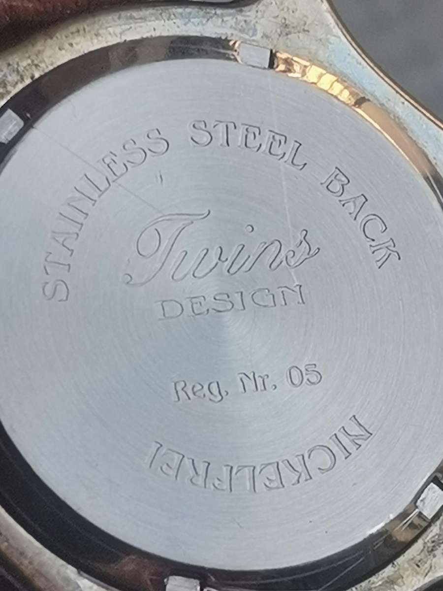 MENS QUARTZ WATCH WITH ROTATING BEZEL IN EXCELLENT WORKING CONDITION