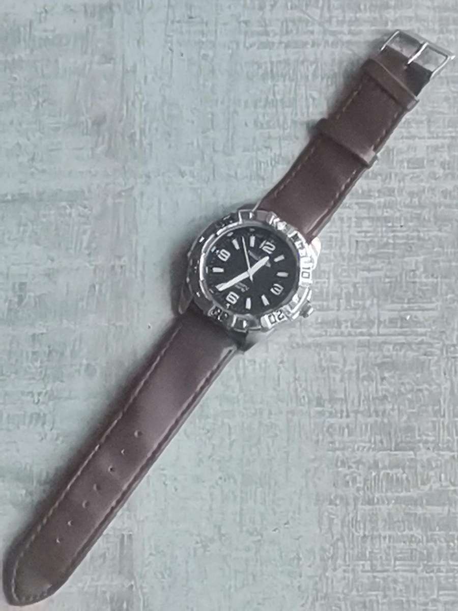 Men's Hallmark watch with rotating bezel