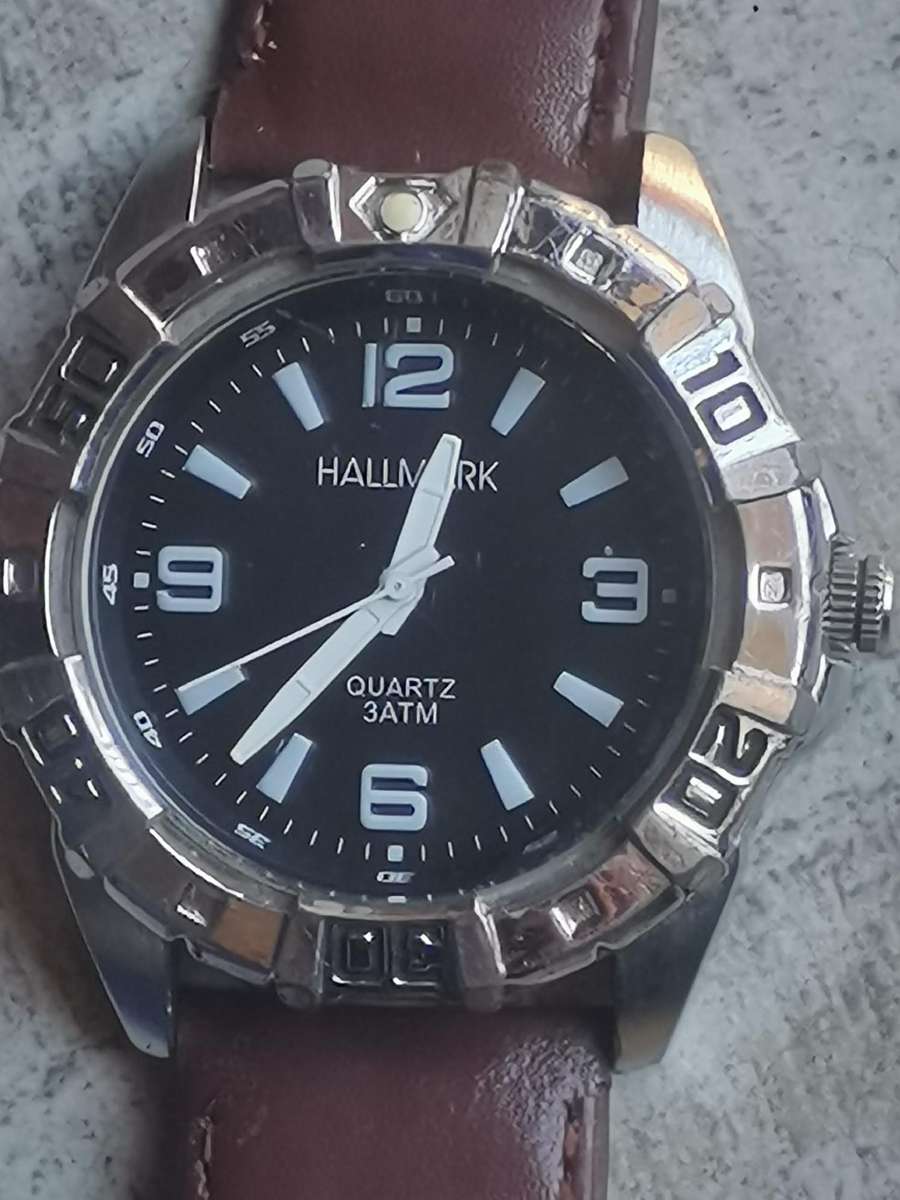 Men's Hallmark watch with rotating bezel