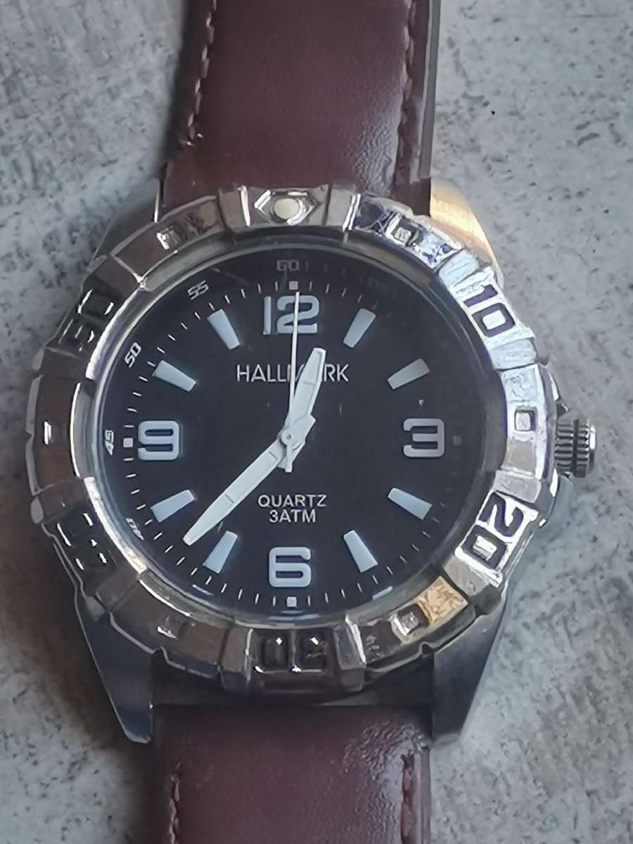 Men's Hallmark watch with rotating bezel