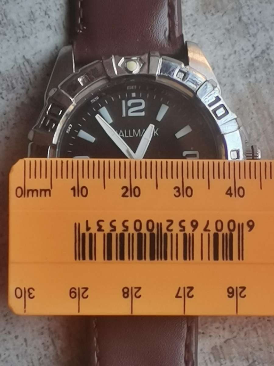 Men's Hallmark watch with rotating bezel