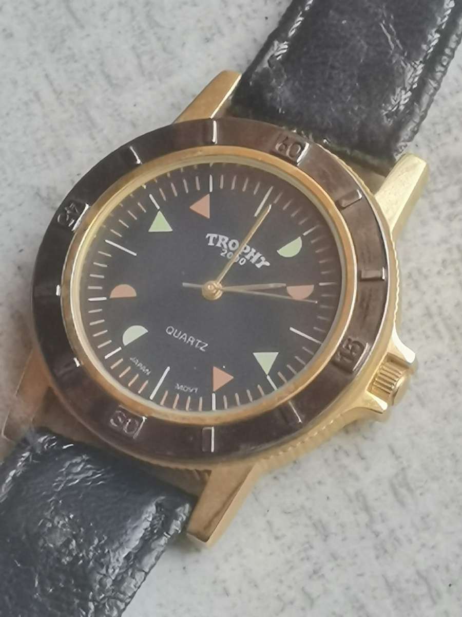 MENS VINTAGE TROPHY WATCH IN EXCELLENT WORKING CONDITION