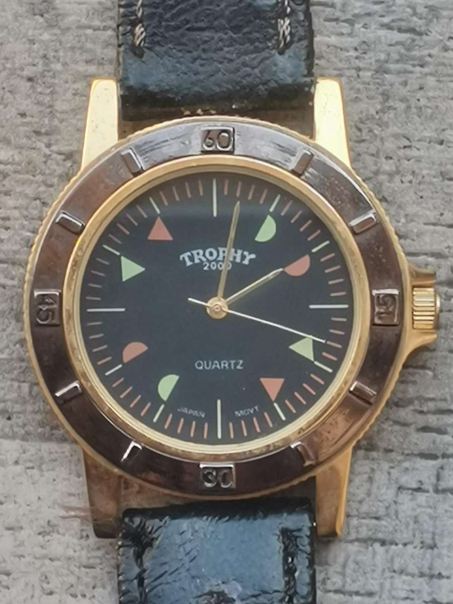 MENS VINTAGE TROPHY WATCH IN EXCELLENT WORKING CONDITION