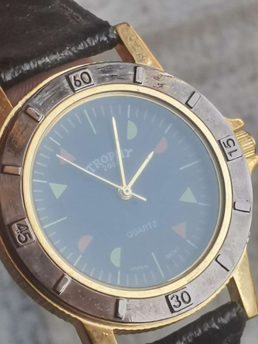 MENS VINTAGE TROPHY WATCH IN EXCELLENT WORKING CONDITION