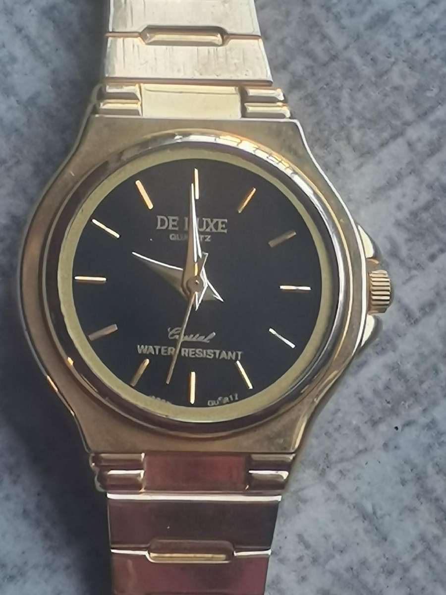 LADIES DE LUXE 18K ELECTROPLATED GOLD WATCH IN EXCELLENT WORKING CONDITION