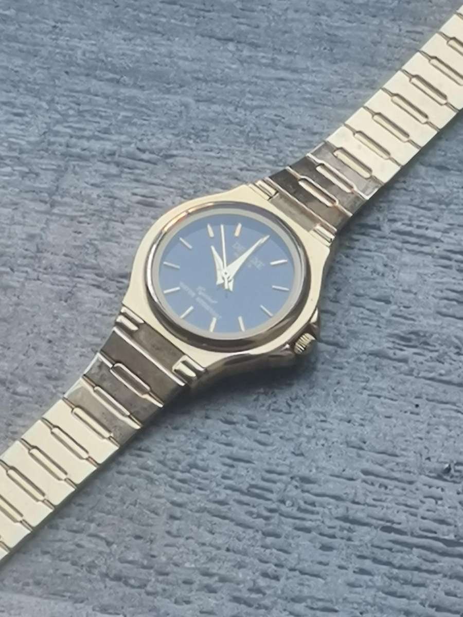 LADIES DE LUXE 18K ELECTROPLATED GOLD WATCH IN EXCELLENT WORKING CONDITION