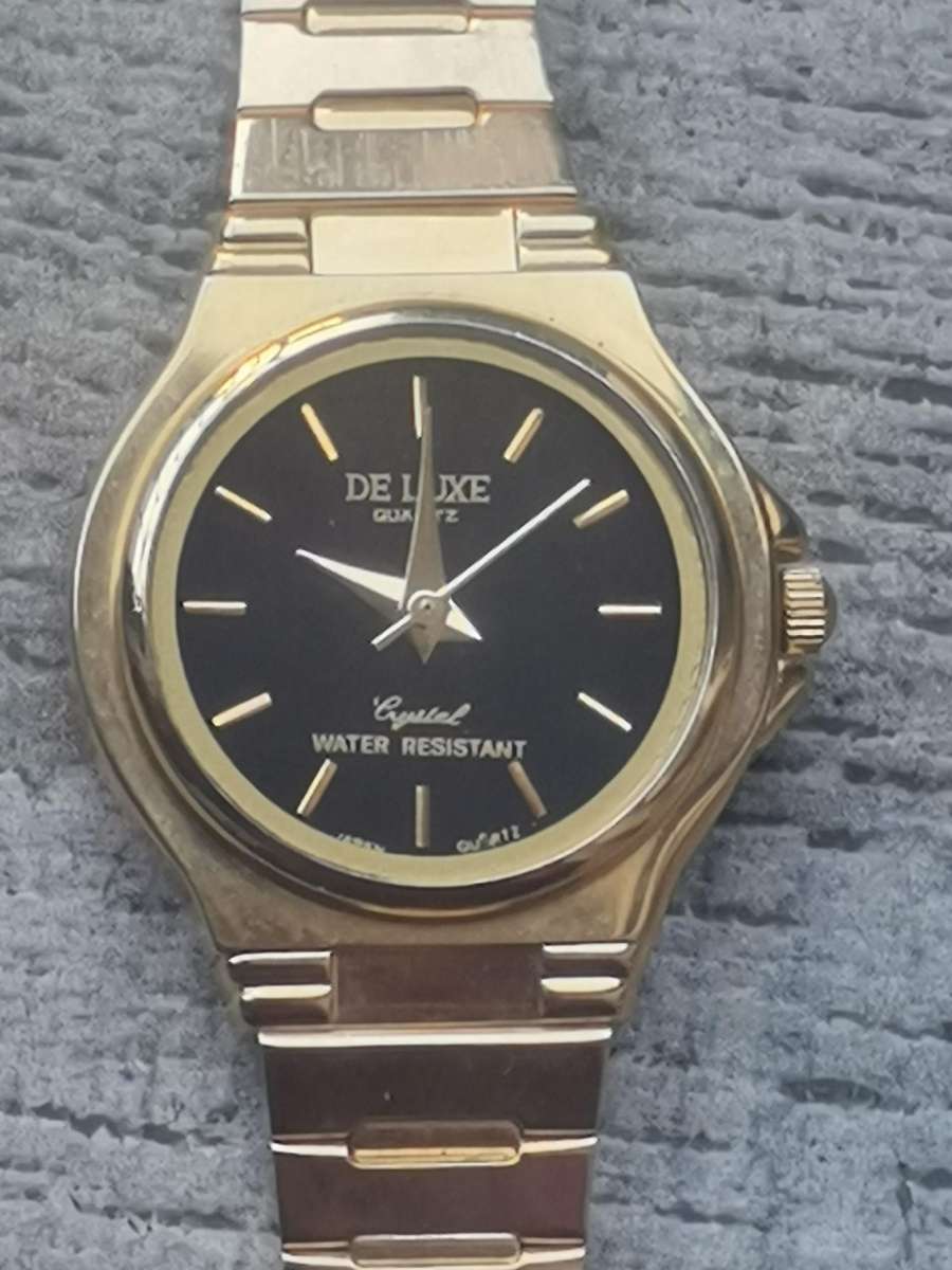 LADIES DE LUXE 18K ELECTROPLATED GOLD WATCH IN EXCELLENT WORKING CONDITION