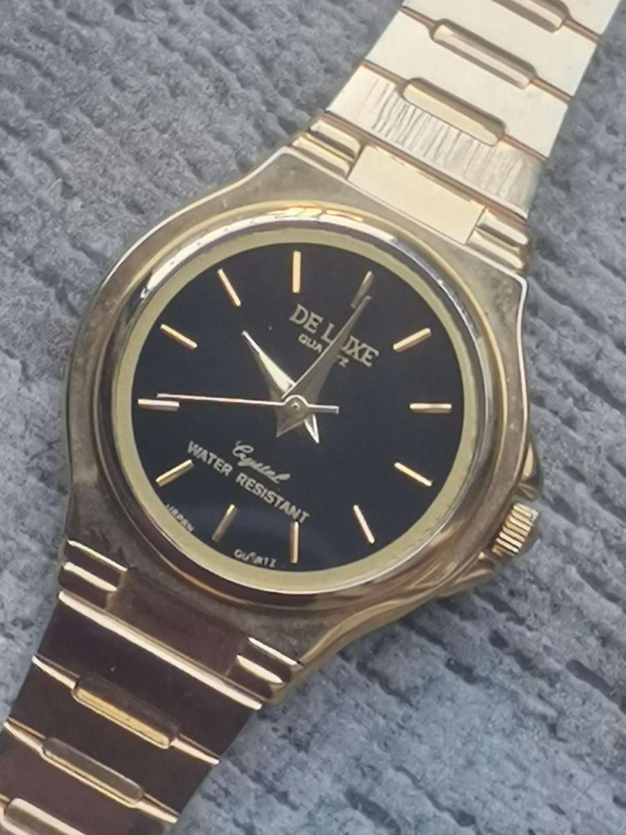 LADIES DE LUXE 18K ELECTROPLATED GOLD WATCH IN EXCELLENT WORKING CONDITION