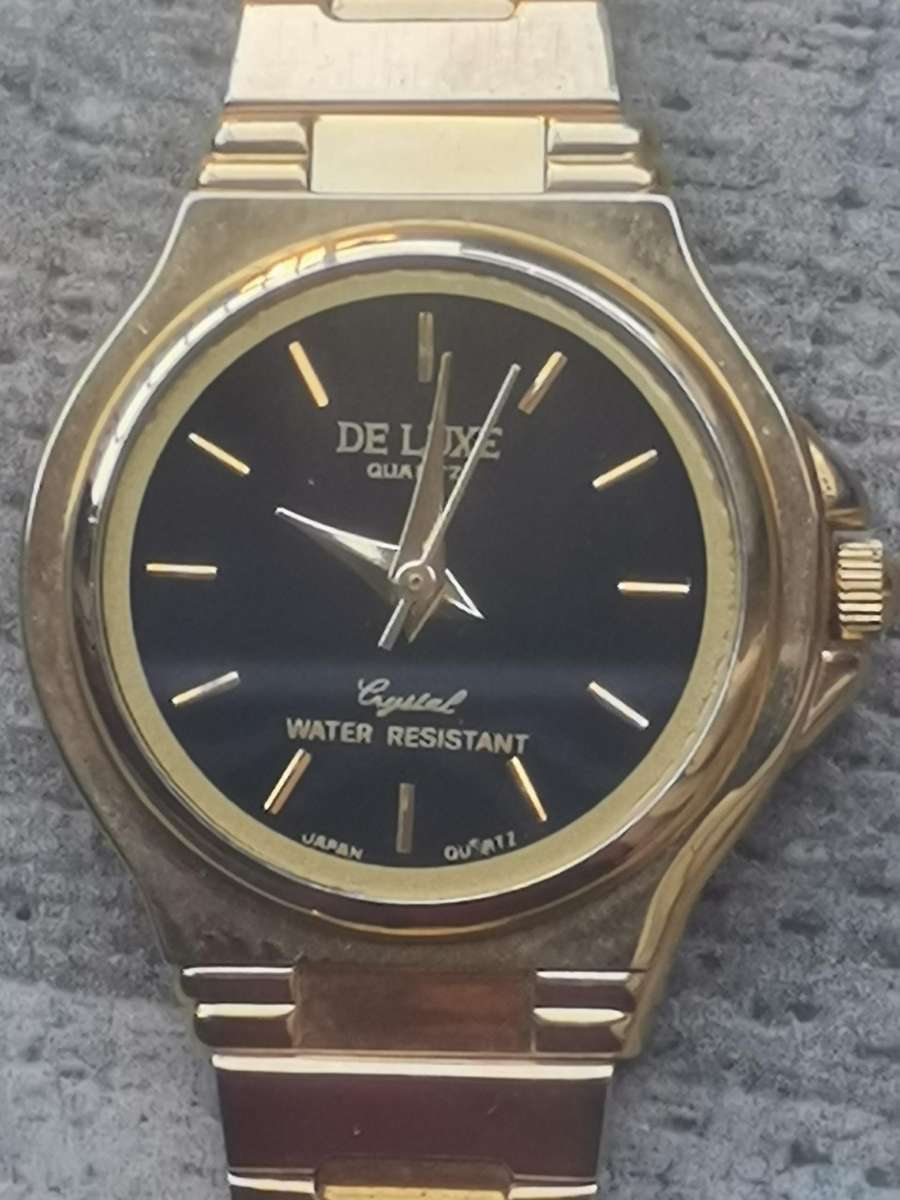 LADIES DE LUXE 18K ELECTROPLATED GOLD WATCH IN EXCELLENT WORKING CONDITION