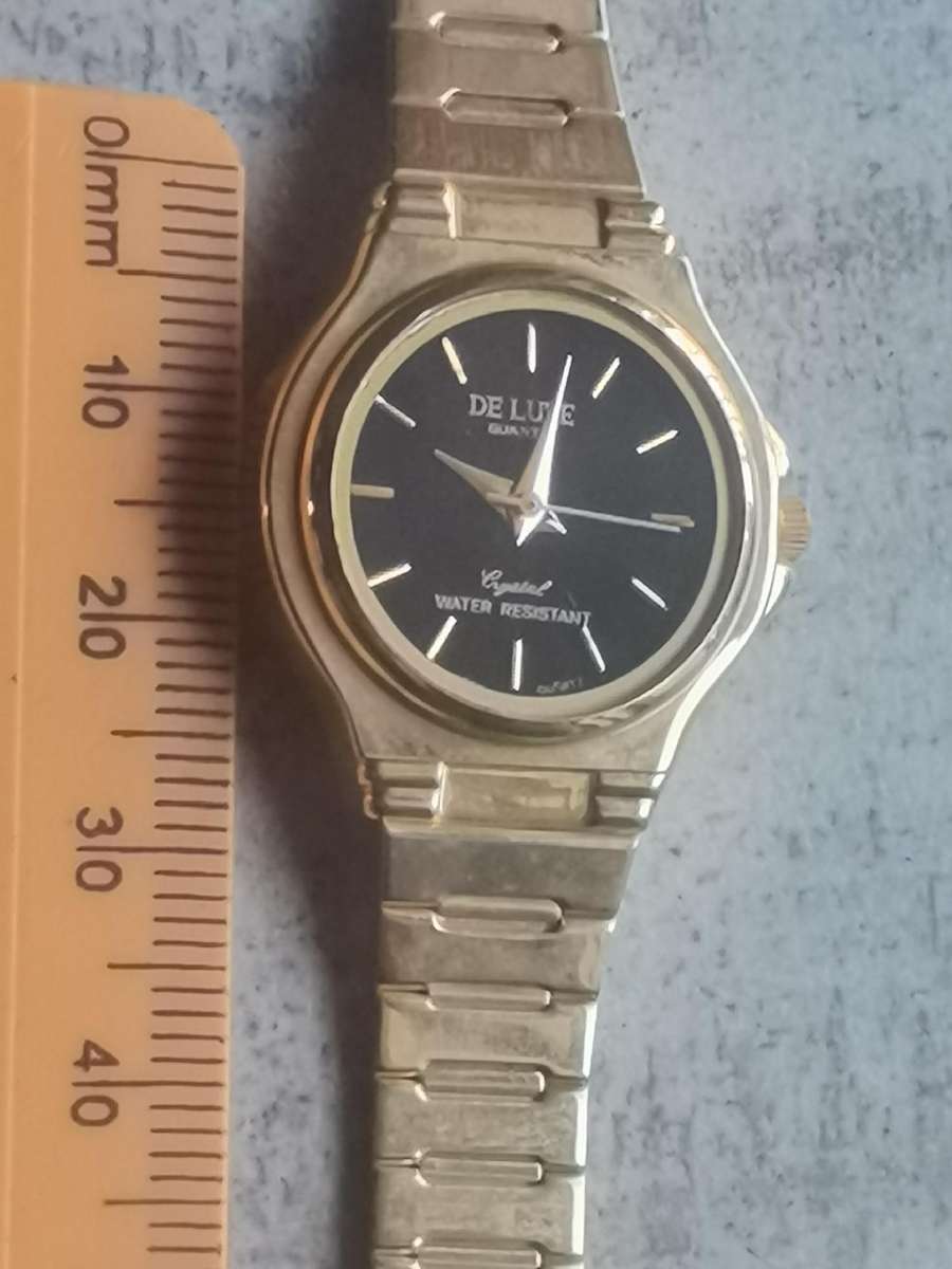 LADIES DE LUXE 18K ELECTROPLATED GOLD WATCH IN EXCELLENT WORKING CONDITION