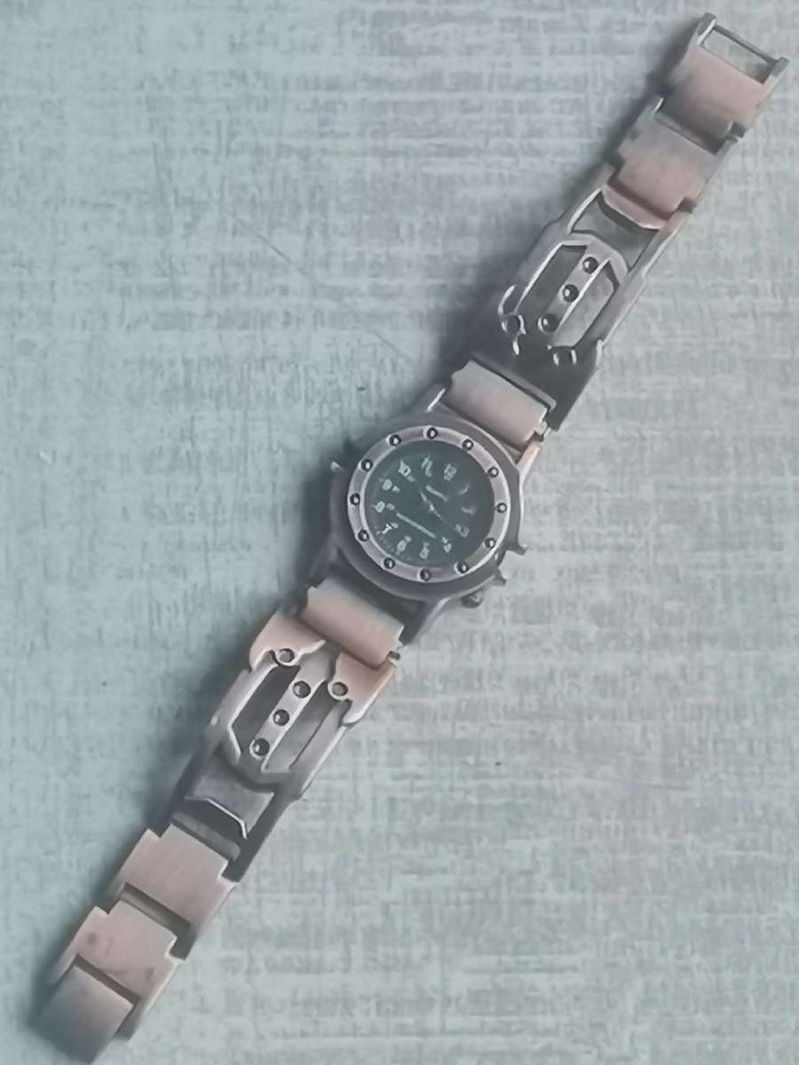 ELEGANT LADIES ALL STEEL BRONZE WATCH IN EXCELLENT WORKING CONDITION