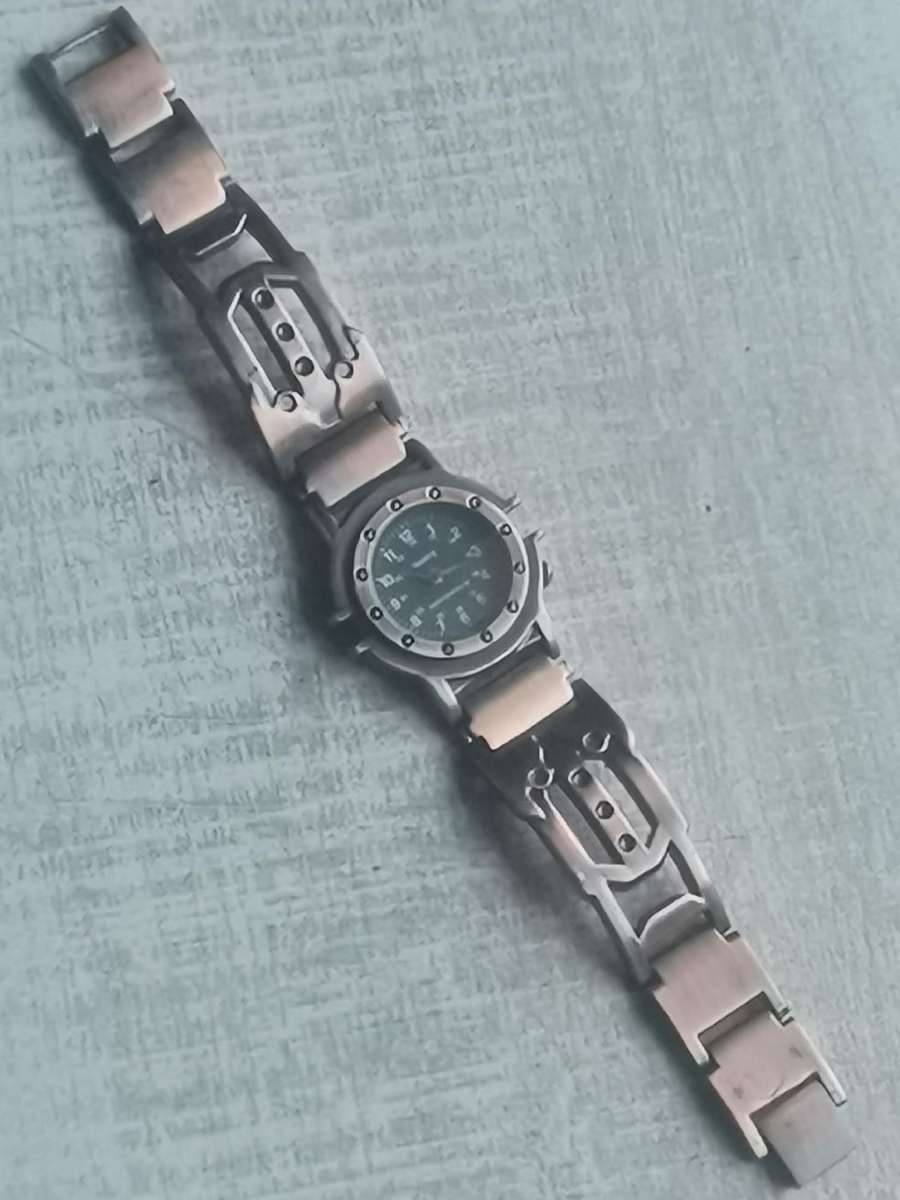 ELEGANT LADIES ALL STEEL BRONZE WATCH IN EXCELLENT WORKING CONDITION