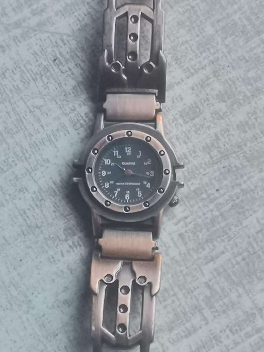 ELEGANT LADIES ALL STEEL BRONZE WATCH IN EXCELLENT WORKING CONDITION