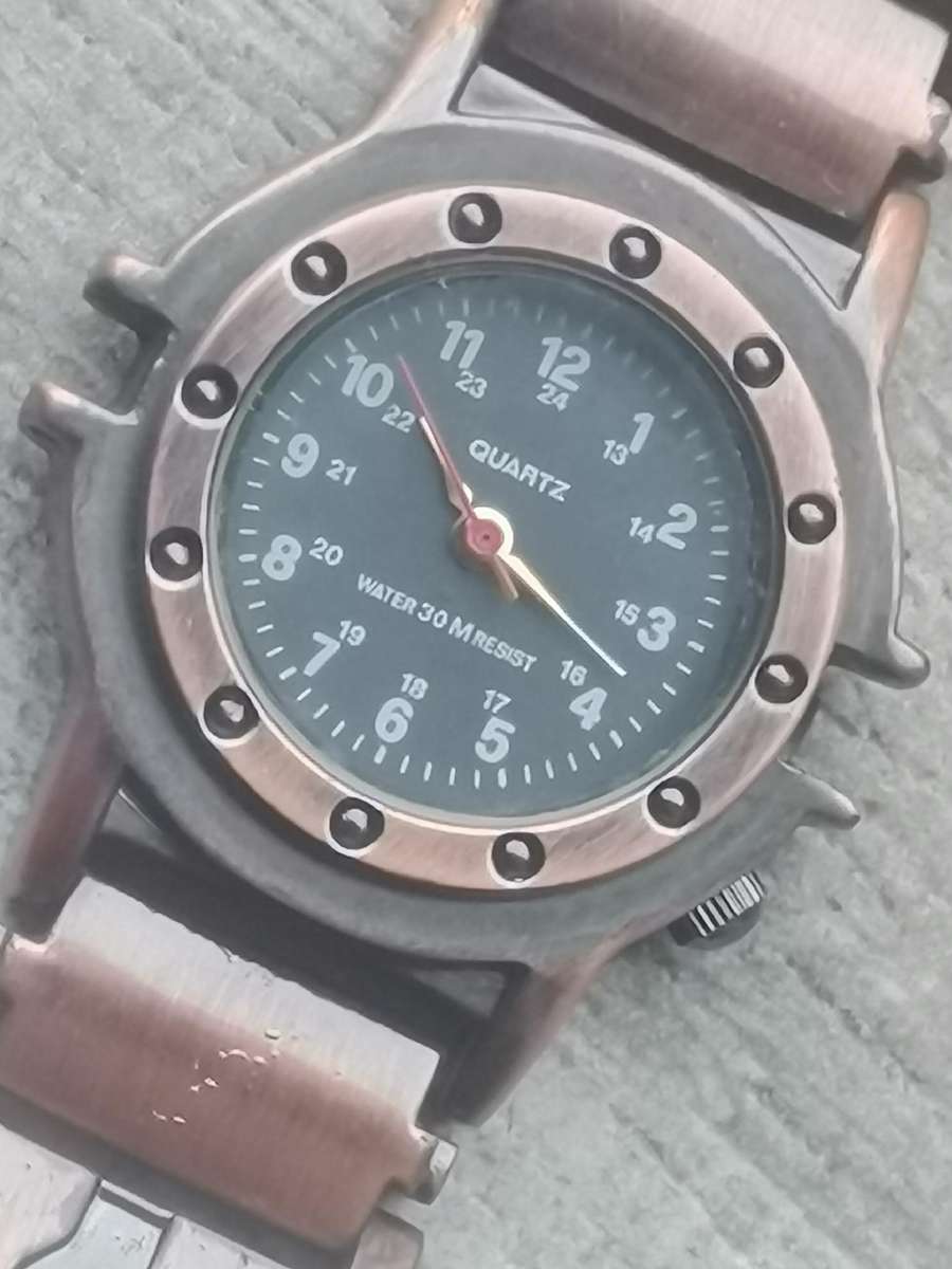 ELEGANT LADIES ALL STEEL BRONZE WATCH IN EXCELLENT WORKING CONDITION