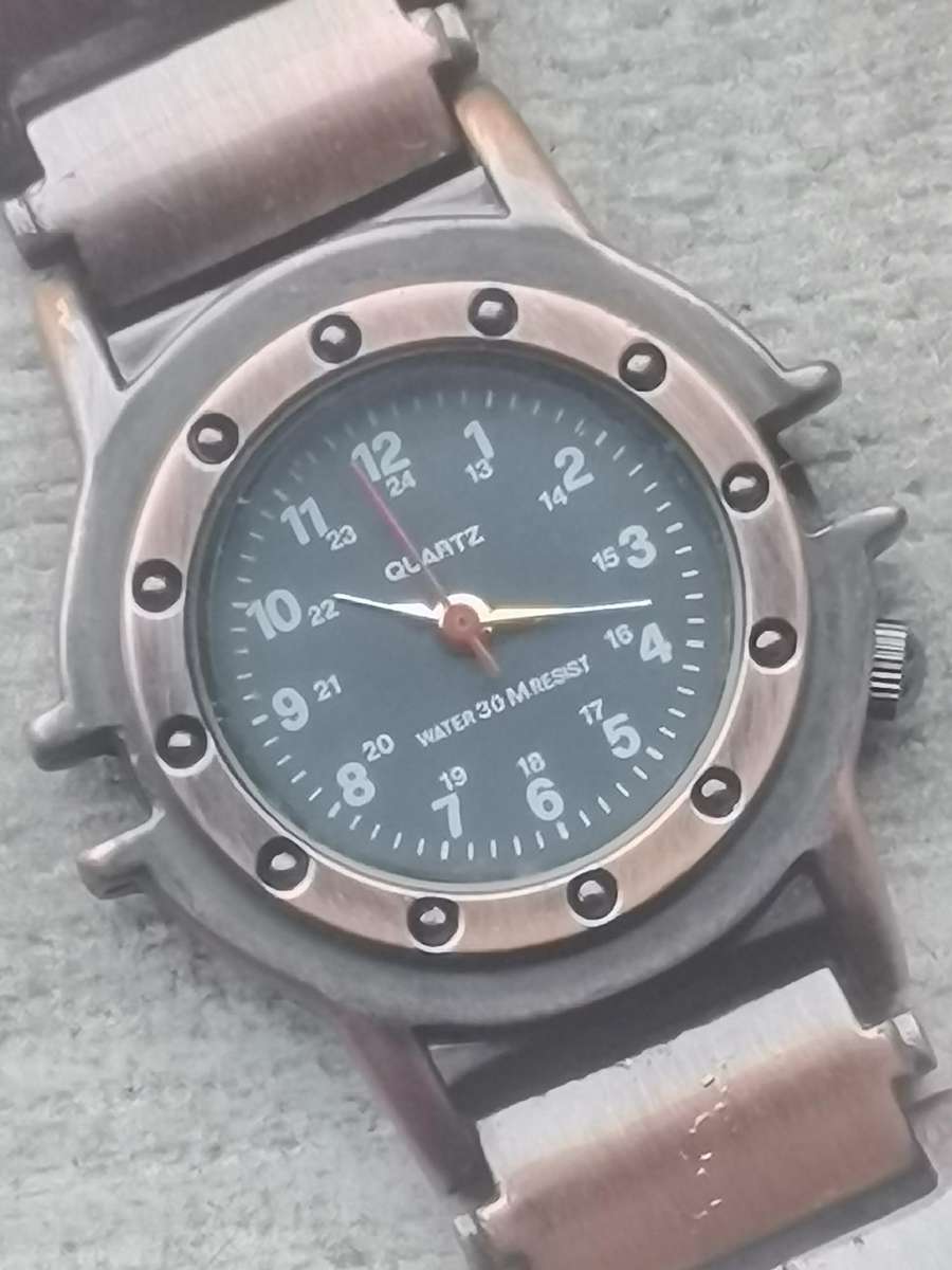 ELEGANT LADIES ALL STEEL BRONZE WATCH IN EXCELLENT WORKING CONDITION