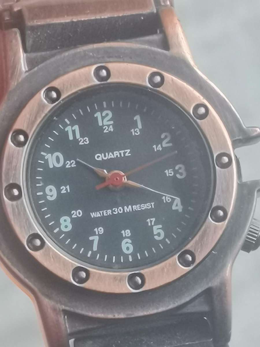 ELEGANT LADIES ALL STEEL BRONZE WATCH IN EXCELLENT WORKING CONDITION